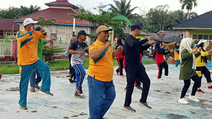 Majelis Guru MIN 1 Tanjabtim Ikuti Senam Sehat