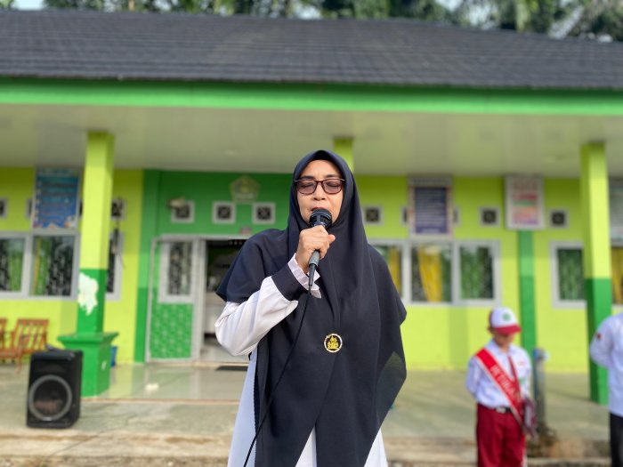 Upacara Perdana di MIN 1 Tanjab Timur Tetap Berlangsung Khidmat