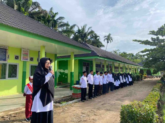 Tingkatkan Kedisiplinan, Mardiah Imbau Siswa MIN 1 Tanjab Timur Hargai Waktu
