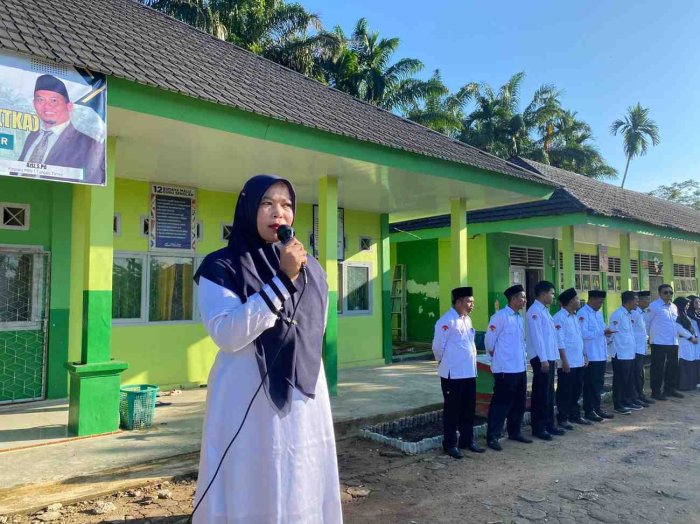 Fitriyani : Adab Lebih Utama Dari Ilmu Fitriyani : Adab Lebih Utama Dari Ilmu