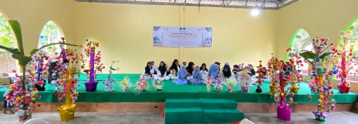 Bunga Telur Hiasi Panggung Maulid Nabi Muhammad SAW