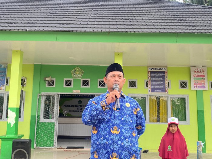 MIN 1 Tanjab Timur Gelar Upacara Hari Sumpah Pemuda
