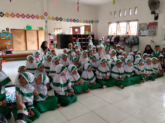 Bawa Bintang Sekolah, Tim PMBM MIN 1 Tanjab Timur Guncang RA Nurul Islam