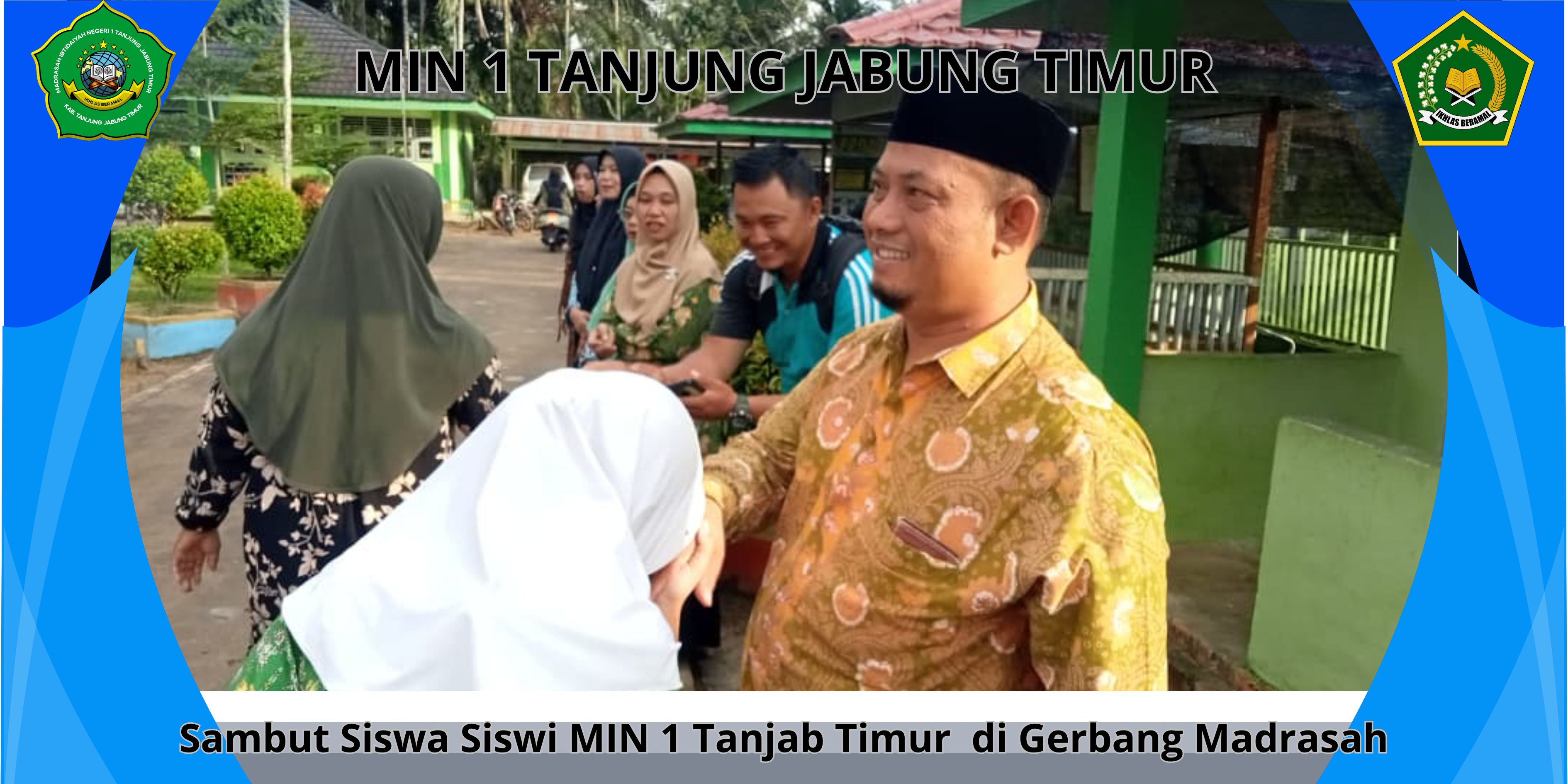 Kamad dan Majelis Guru Sambut Kedatangan Siswa di Pintu Gerbang