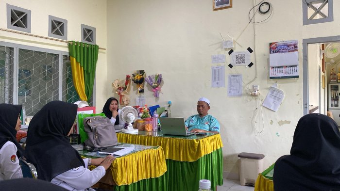 Persiapan TKA dan Migrasi EMIS, MIN 1 Tanjab Timur Gelar Rapat Majelis Guru