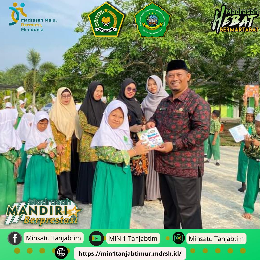 Aziz Terima Secara Simbolik Infaq Buku Program Sasisabu