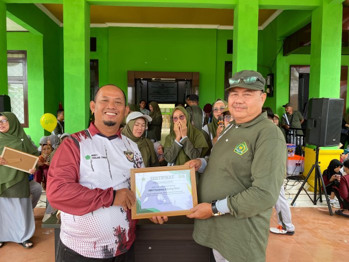 Implementasikan Konsep Ekoteologi, MIN 1 Tanjab Timur Raih Penghargaan Madrasah Asri Terbaik