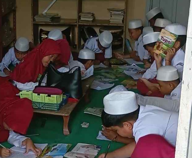 Ubah Suasana Belajar, Siswa Kelas III A Temukan Keseruan Literasi di Perpustakaan