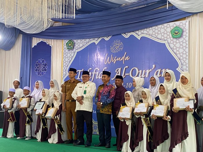 Membanggakan! MIN 1 Tanjung Jabung Timur Wisuda 48 Siswa Tahfidz Al-Quran, Ada yang Tembus 10 Juz