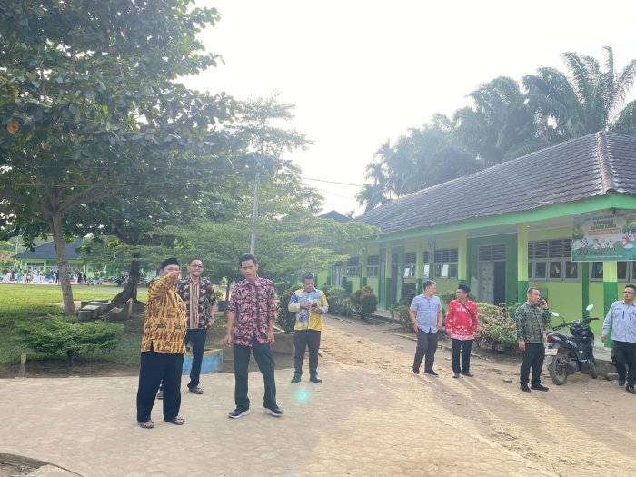 Perkuat Kualitas Pendidikan, Kabid Penmad Kanwil Kemenag Jambi Tinjau Sarpras di MIN 1 Tanjab Timur
