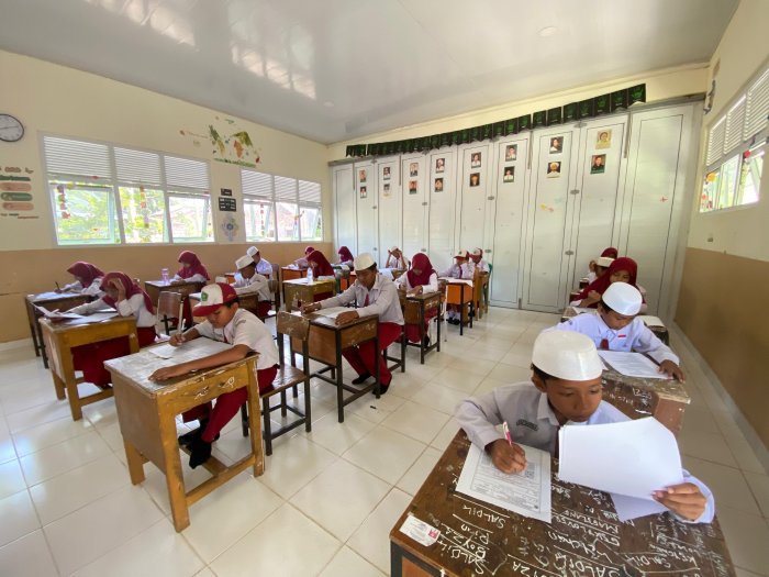 Hari Pertama UM di MIN 1 Tanjab Timur Berlangsung Khidmat dan Lancar Hari Pertama UM di MIN 1 Tanjab Timur Berlangsung Khidmat dan Lancar