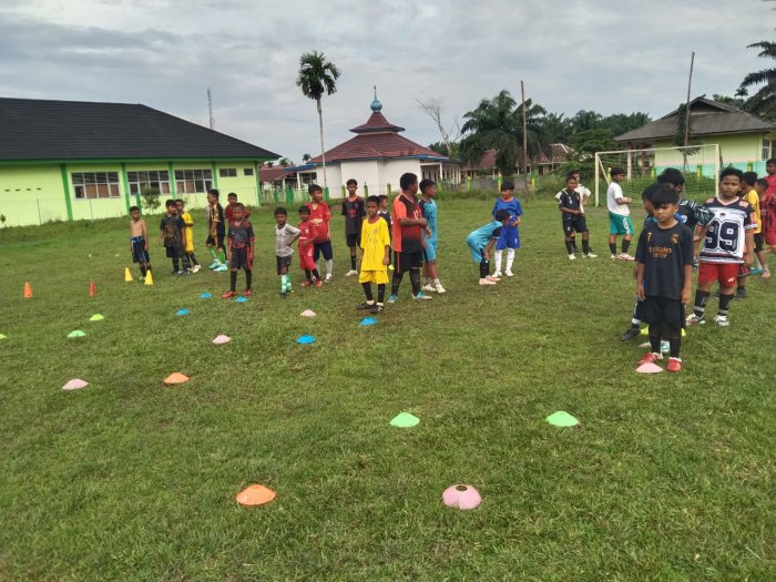 Jelang Liga Pelajar, Tim Bola Kaki MIN 1 Tanjab Timur Latihan Intensif