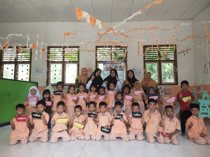 Sambut Hangat Tim Sosialisasi MIN 1 Tanjab Timur, Siswa PAUD Mutiara Hati Enggan Pulang