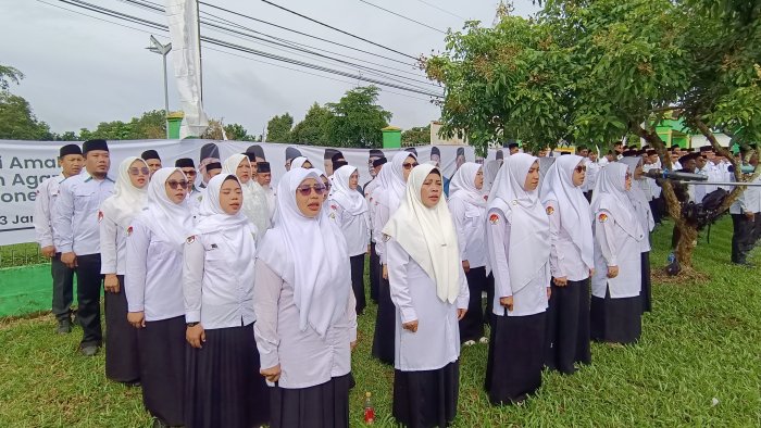 Upacara Peringatan HAB ke-80 Berlangsung Khidmat, Majelis Guru MIN 1 Tanjab Timur Tunjukkan Dedikasi