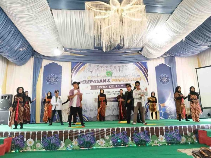 Meriahkan Perpisahan Kelas VI, Siswa MIN 1 Tanjab Timur Unjuk Kebolehan Lewat Seni Tari 