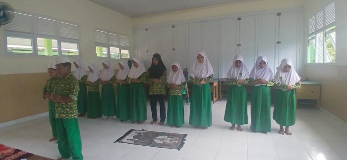Ekstrakurikuler Sholat Berjamaah Jadi Kegiatan Unggulan