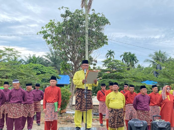 Majelis Guru dan Siswa Ikuti Upacara Hari Jadi Kabupaten Tanjab Timur